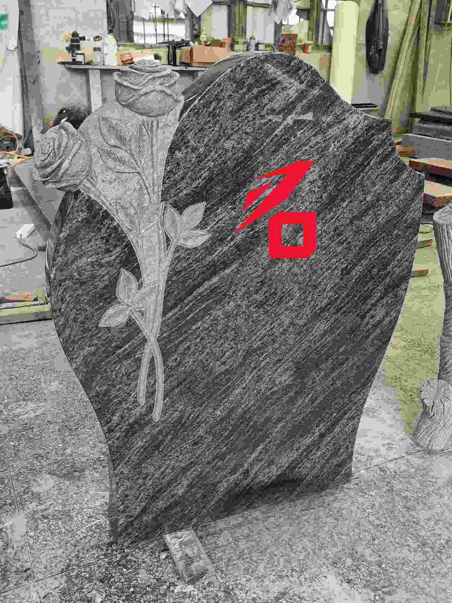 Batu nisan peringatan berbentuk hati