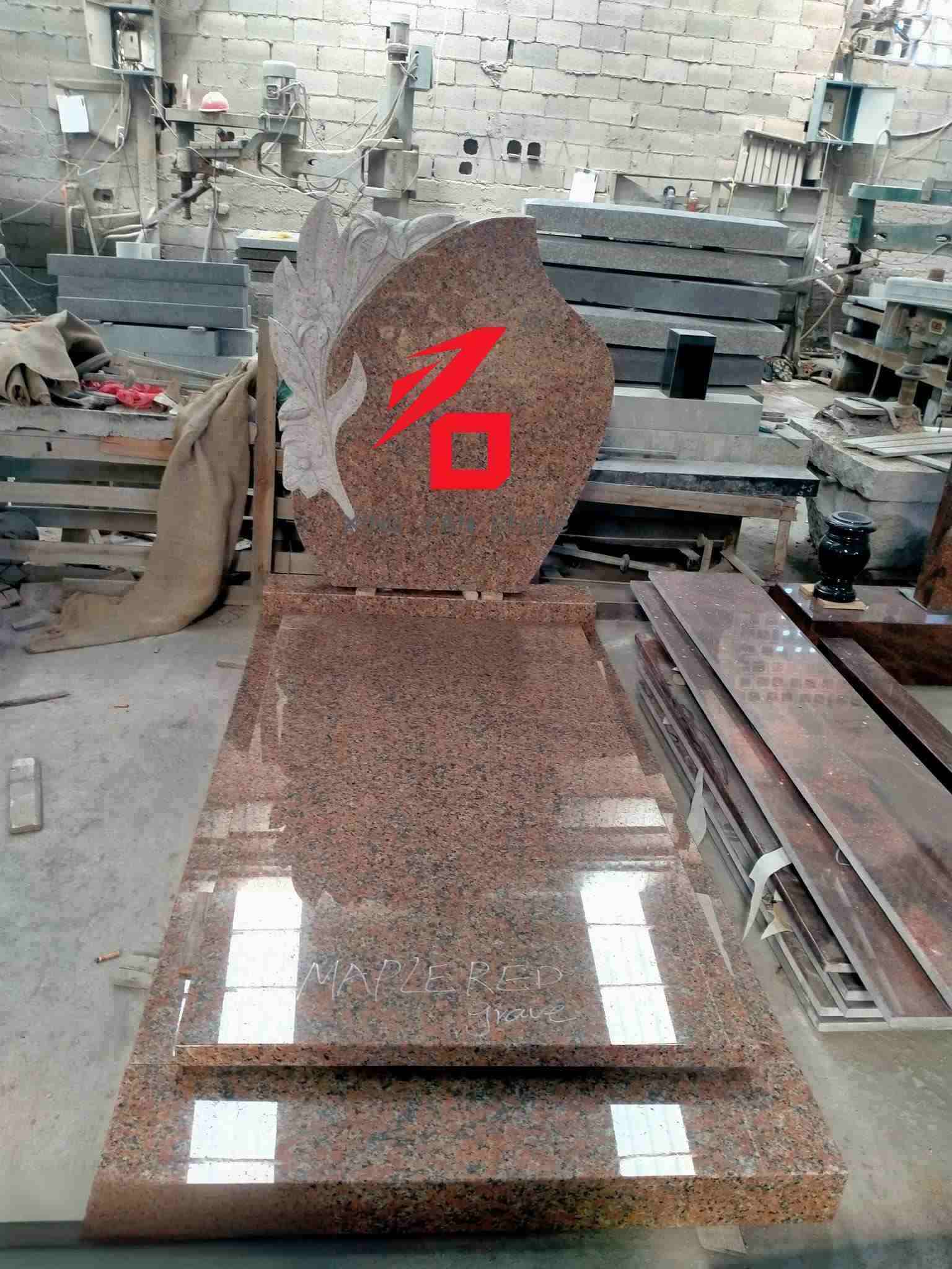 Maple Leaf Red Granite Artistik Tombstone